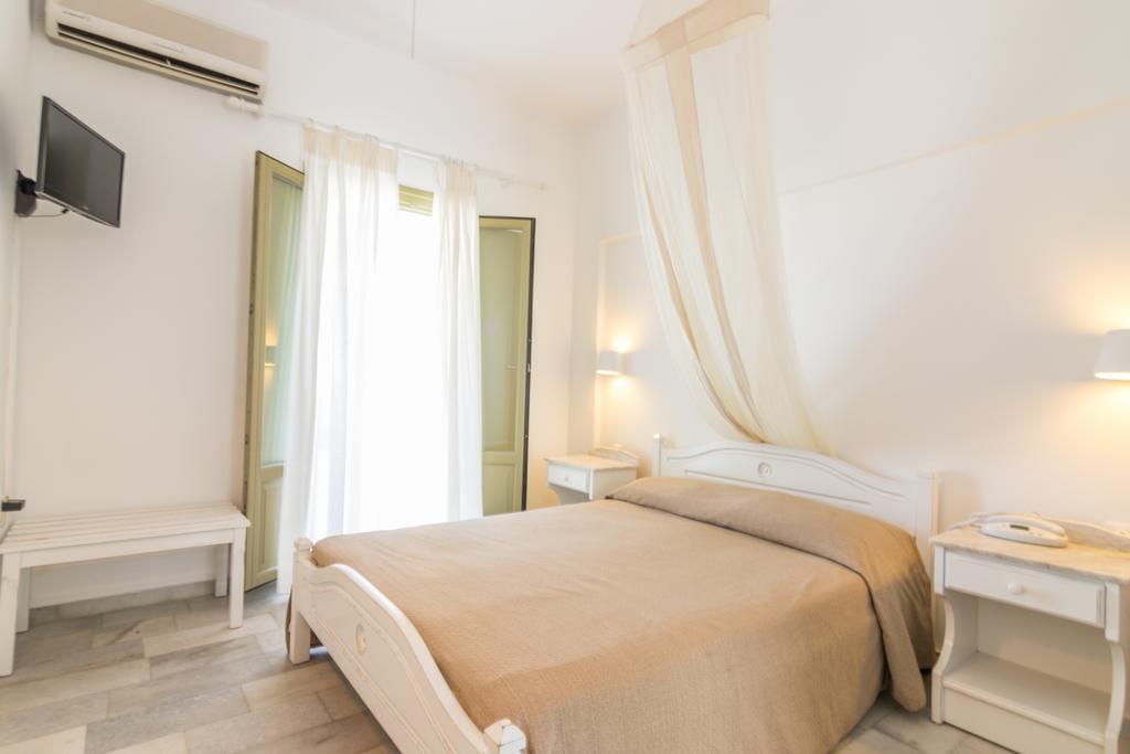 Artemis Antiparos Città